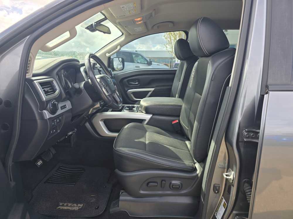 Used 2019 Nissan Titan PRO-4X AWD/4WD image 9