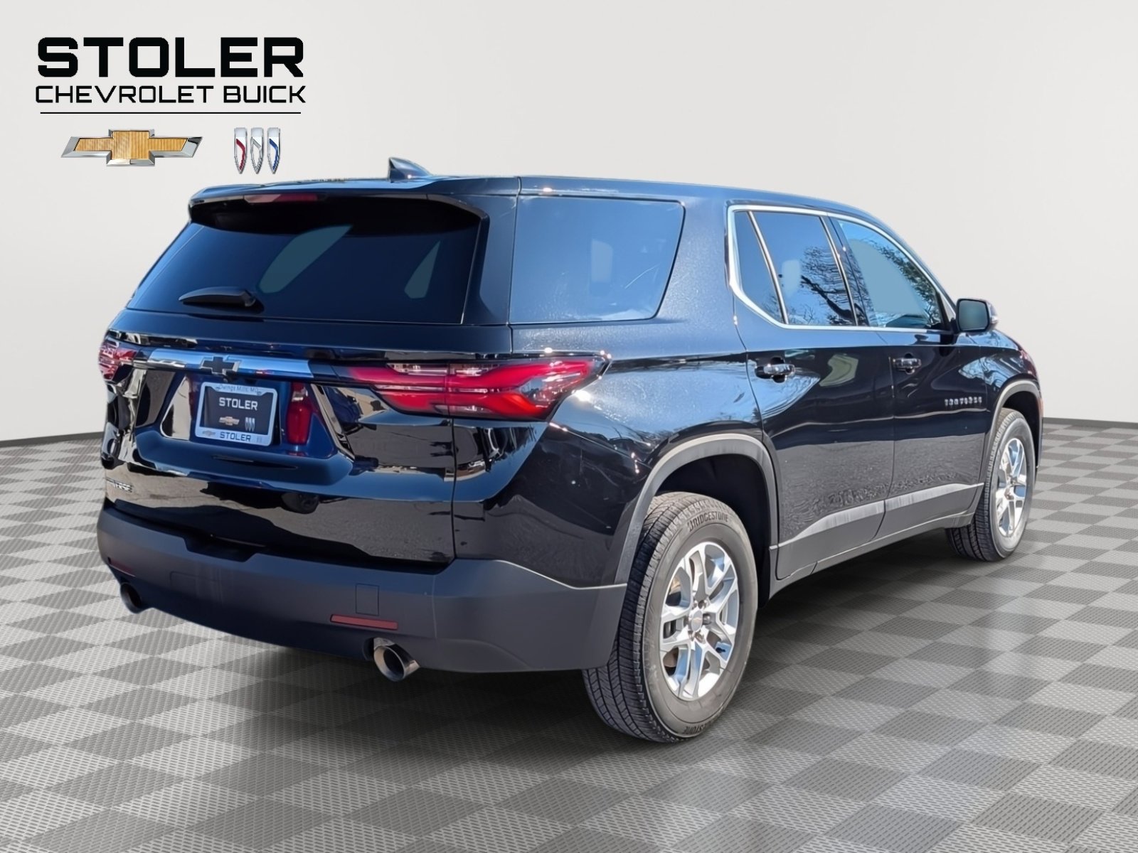 Used 2023 Chevrolet Traverse LS w/ Safety Package image 5