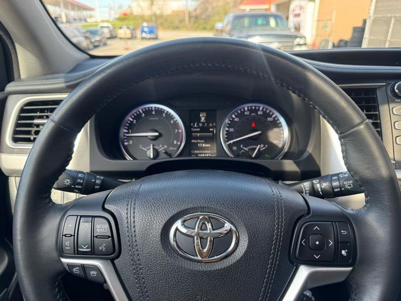Used 2015 Toyota Highlander Limited image 16