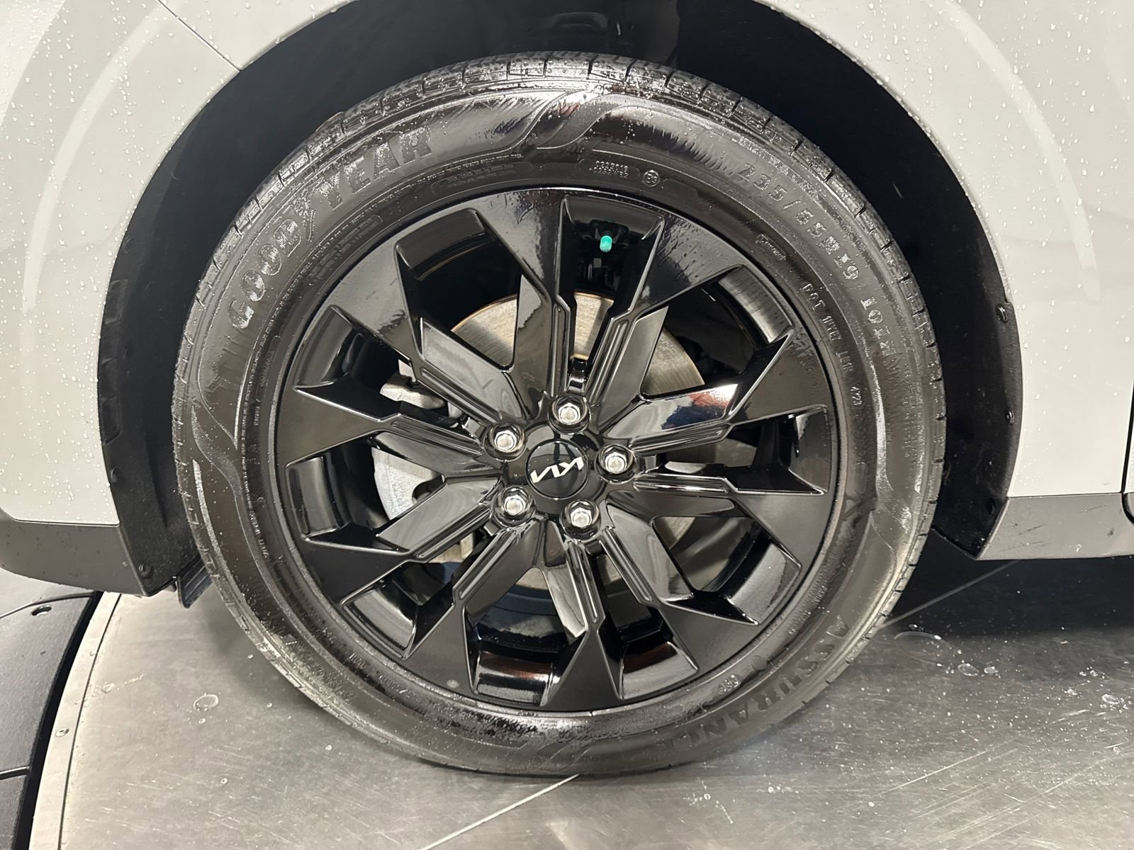 Used 2024 Kia Carnival SX Prestige image 2