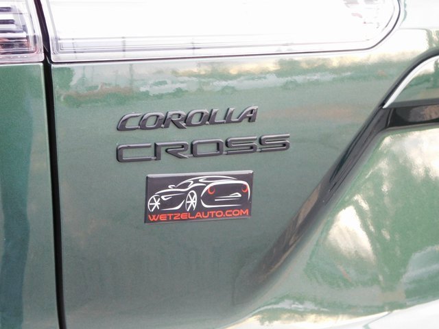 Used 2025 Toyota Corolla Cross XLE w/ Convenience Package image 46