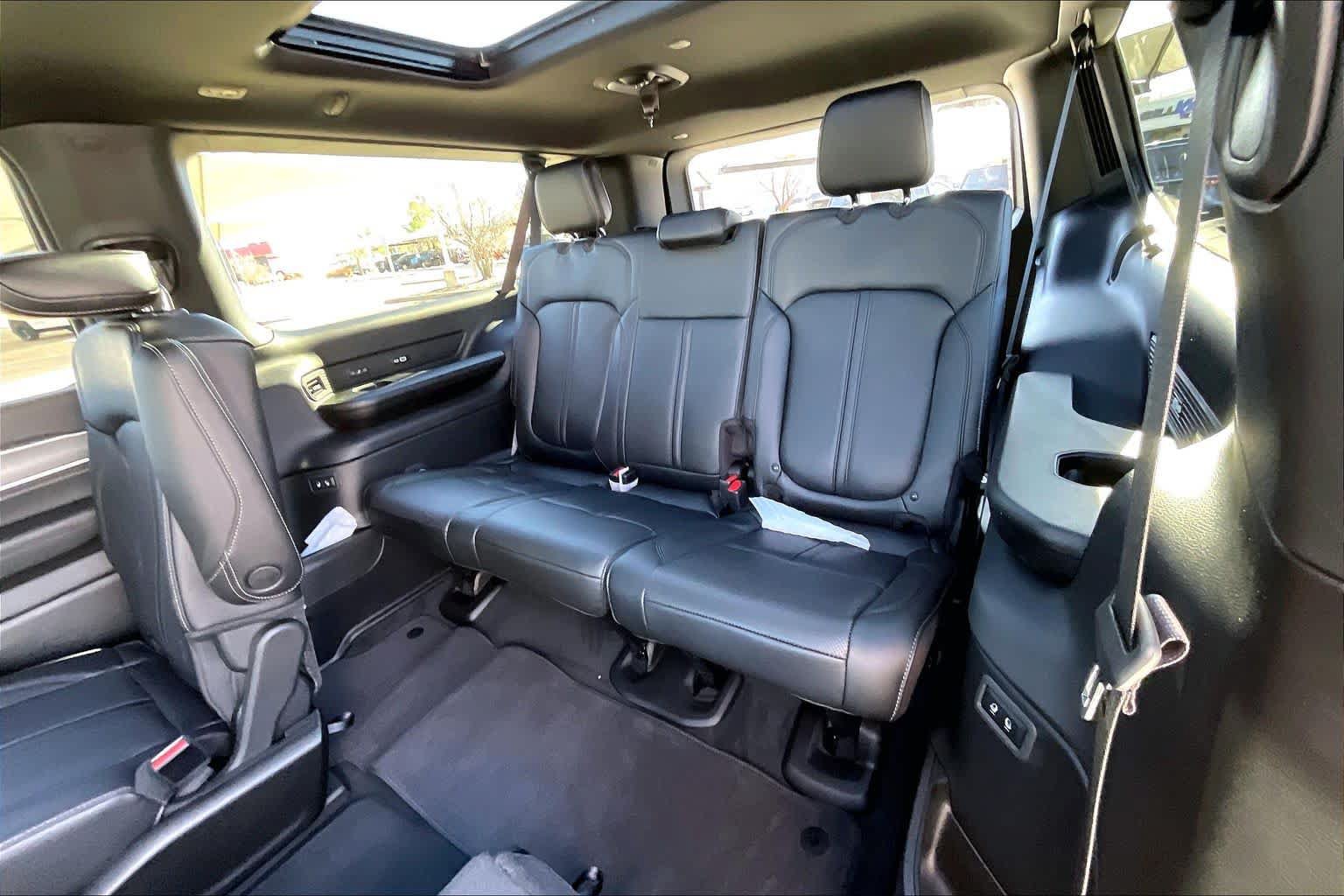 New 2026 Jeep Grand Wagoneer L 4WD w/ Premium Group I image 22