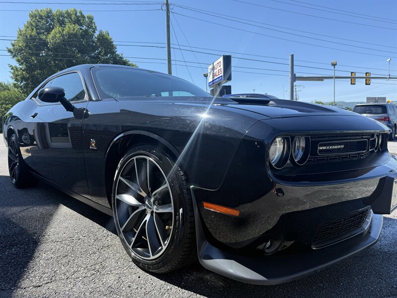 Used 2015 Dodge Challenger R/T Scat Pack RWD image 5