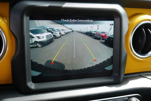 Used 2022 Jeep Wrangler Unlimited Rubicon w/ LED Lighting Group AWD/4WD image 3