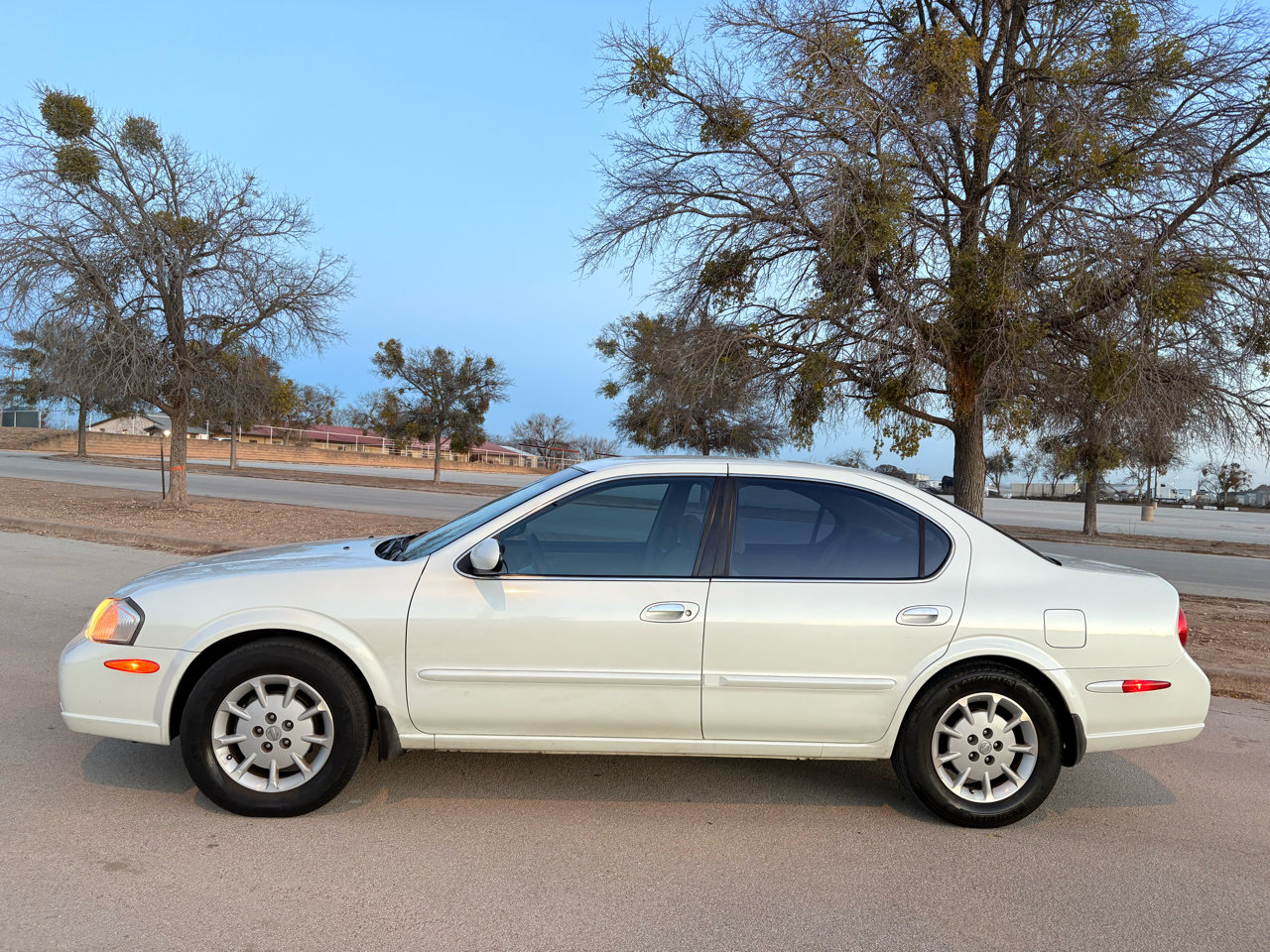 Used 2000 Nissan Maxima GXE image 3