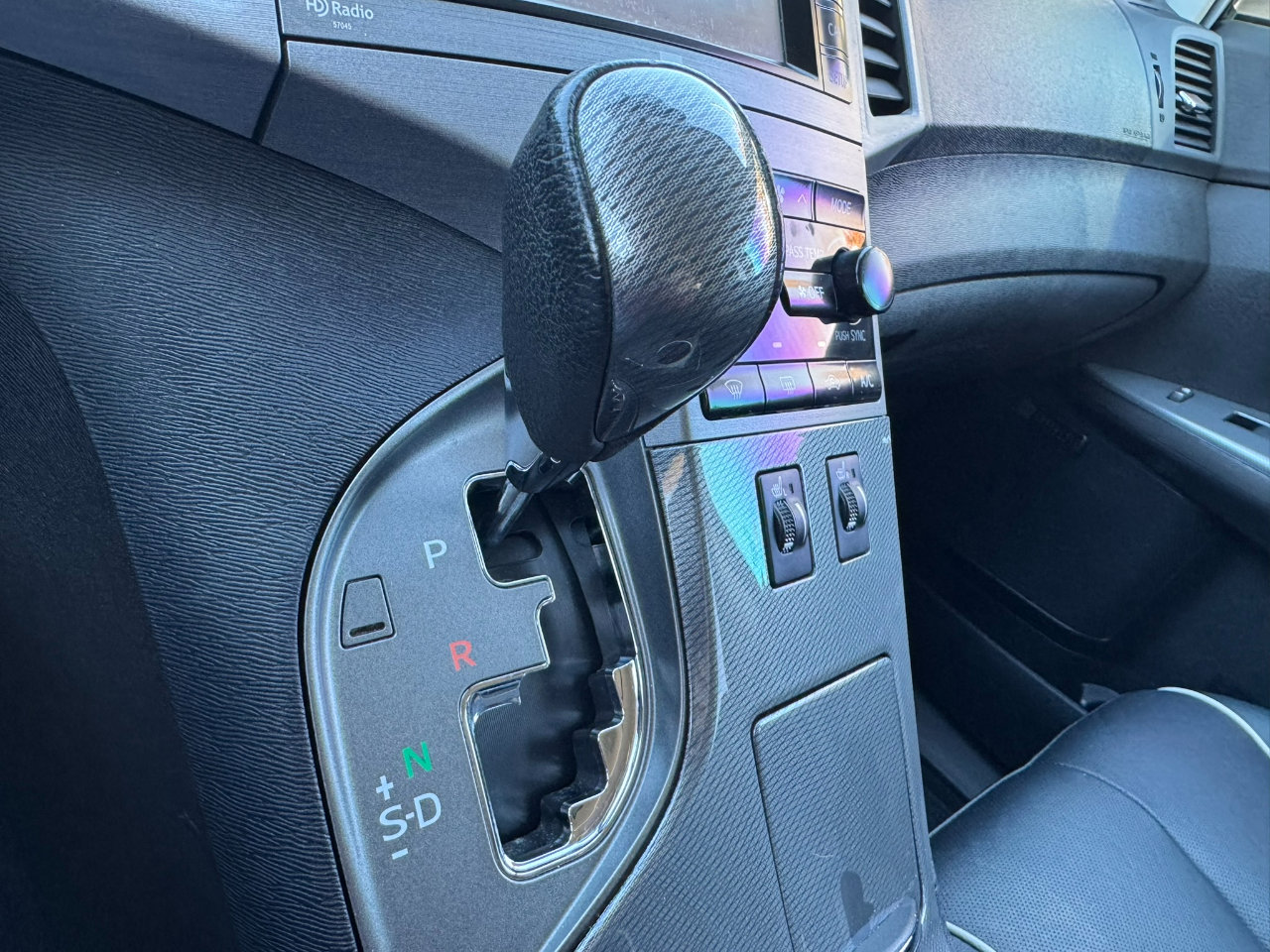 Used 2013 Toyota Venza Limited image 24