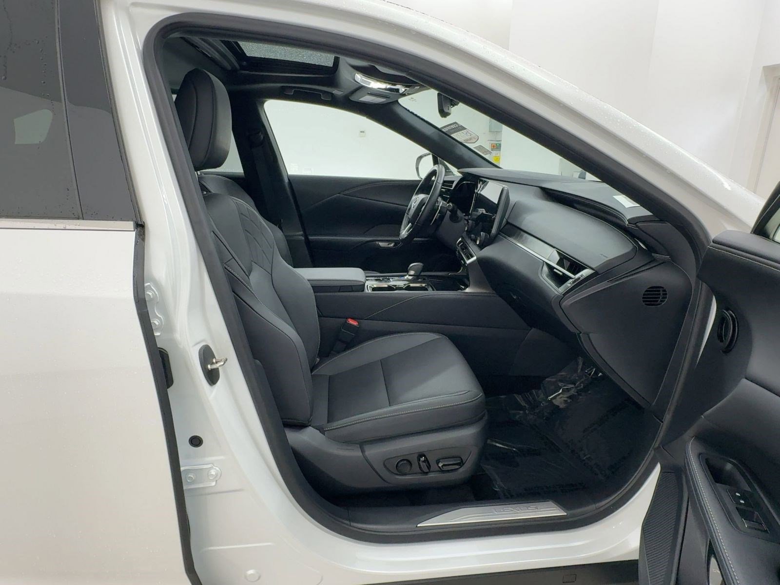 Certified 2025 Lexus RX 350 Premium w/ Accessory Package (Z1) image 28