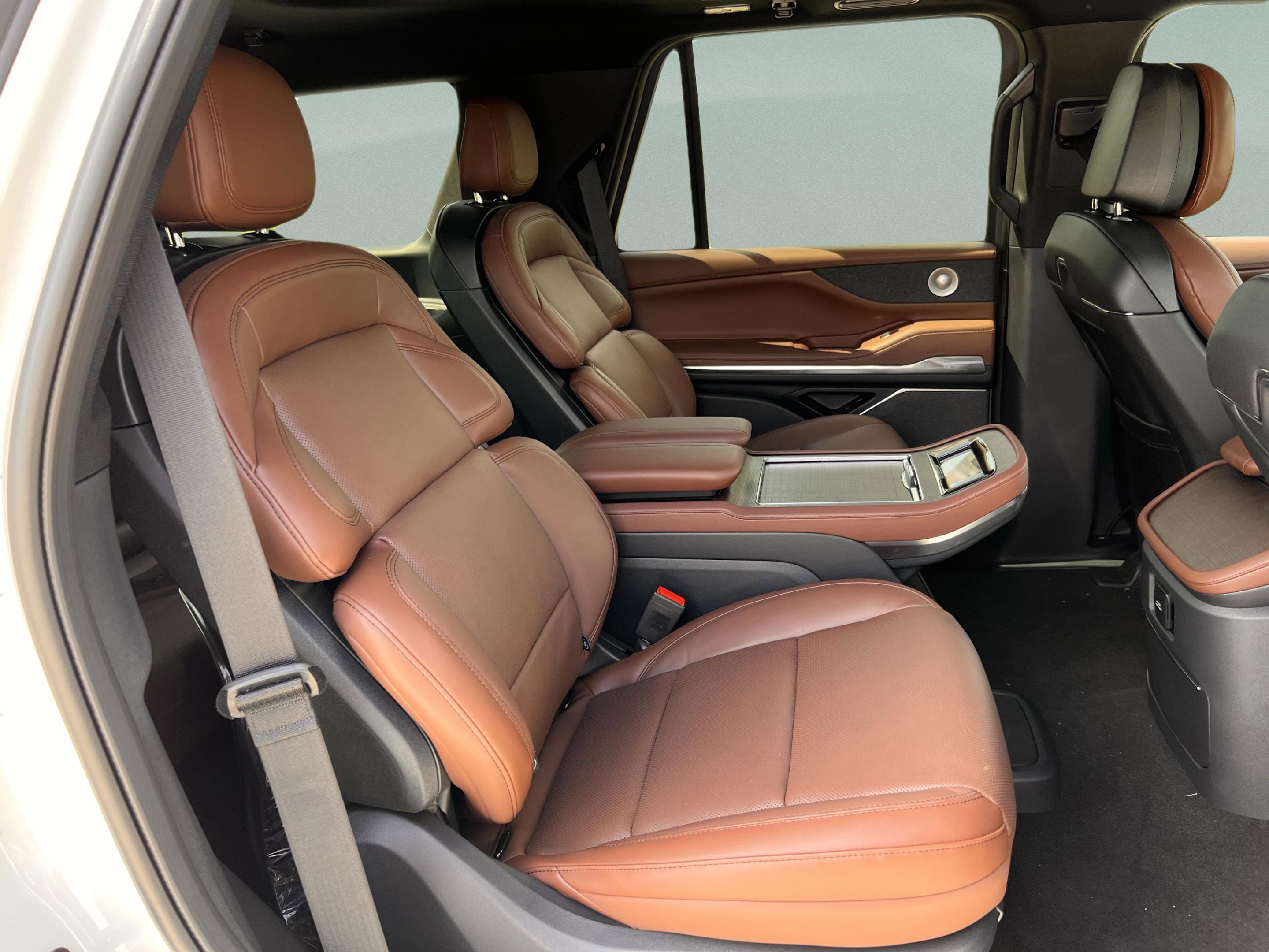 Used 2026 Lincoln Navigator Reserve AWD/4WD image 26