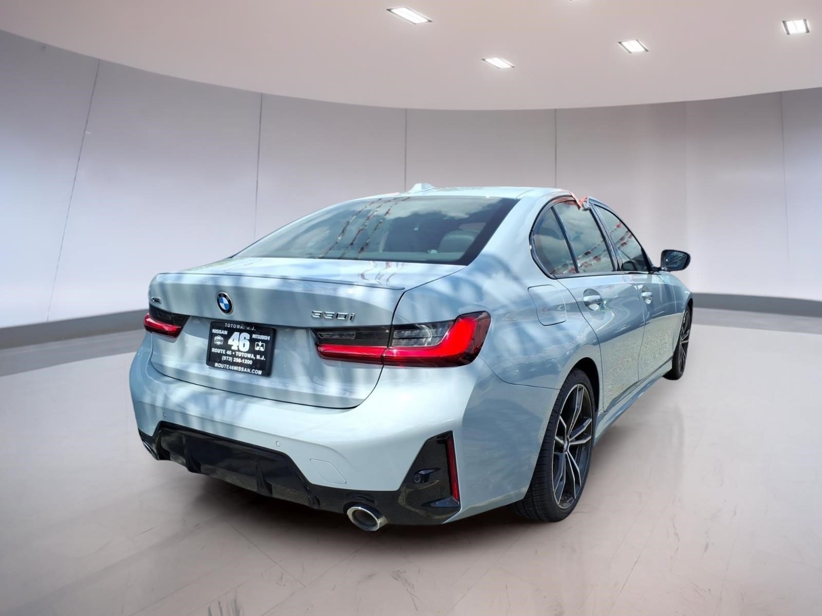 Used 2024 BMW 330i xDrive Sedan AWD/4WD image 4