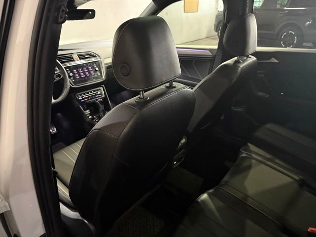 Used 2024 Volkswagen Tiguan SE R-Line image 30