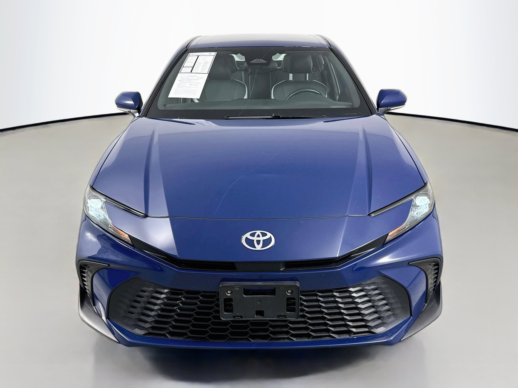 Used 2025 Toyota Camry SE FWD image 2