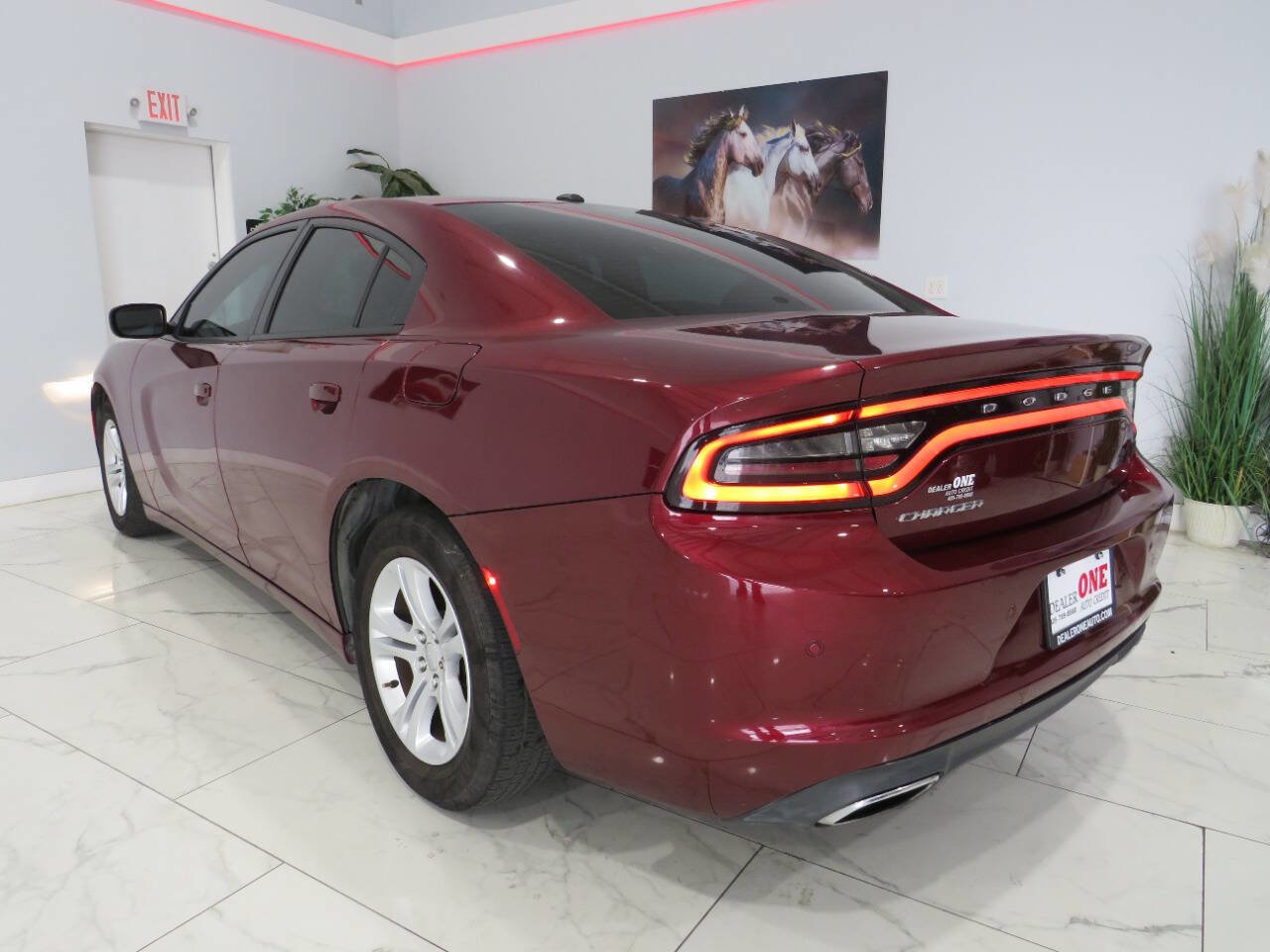 Used 2017 Dodge Charger SE w/ Popular Equipment Group image 6