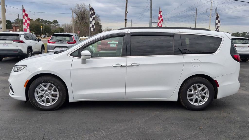 Used 2022 Chrysler Pacifica Touring-L image 5