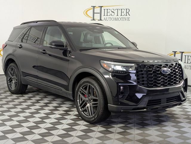Used 2025 Ford Explorer ST-Line w/ ST-Line Street Pack image 2