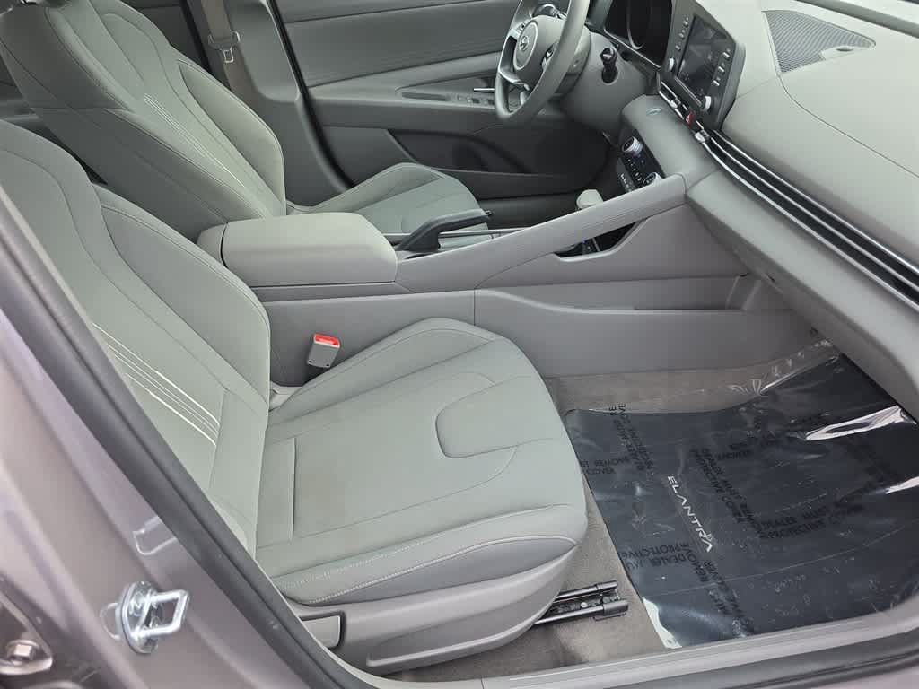 Used 2023 Hyundai Elantra SEL FWD image 12