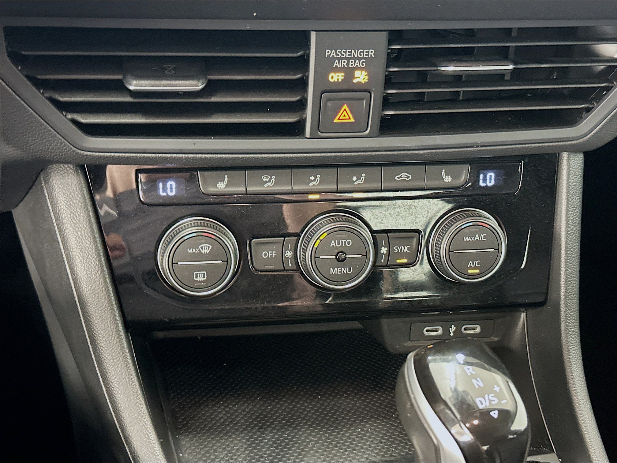 Used 2024 Volkswagen Jetta SE FWD image 23