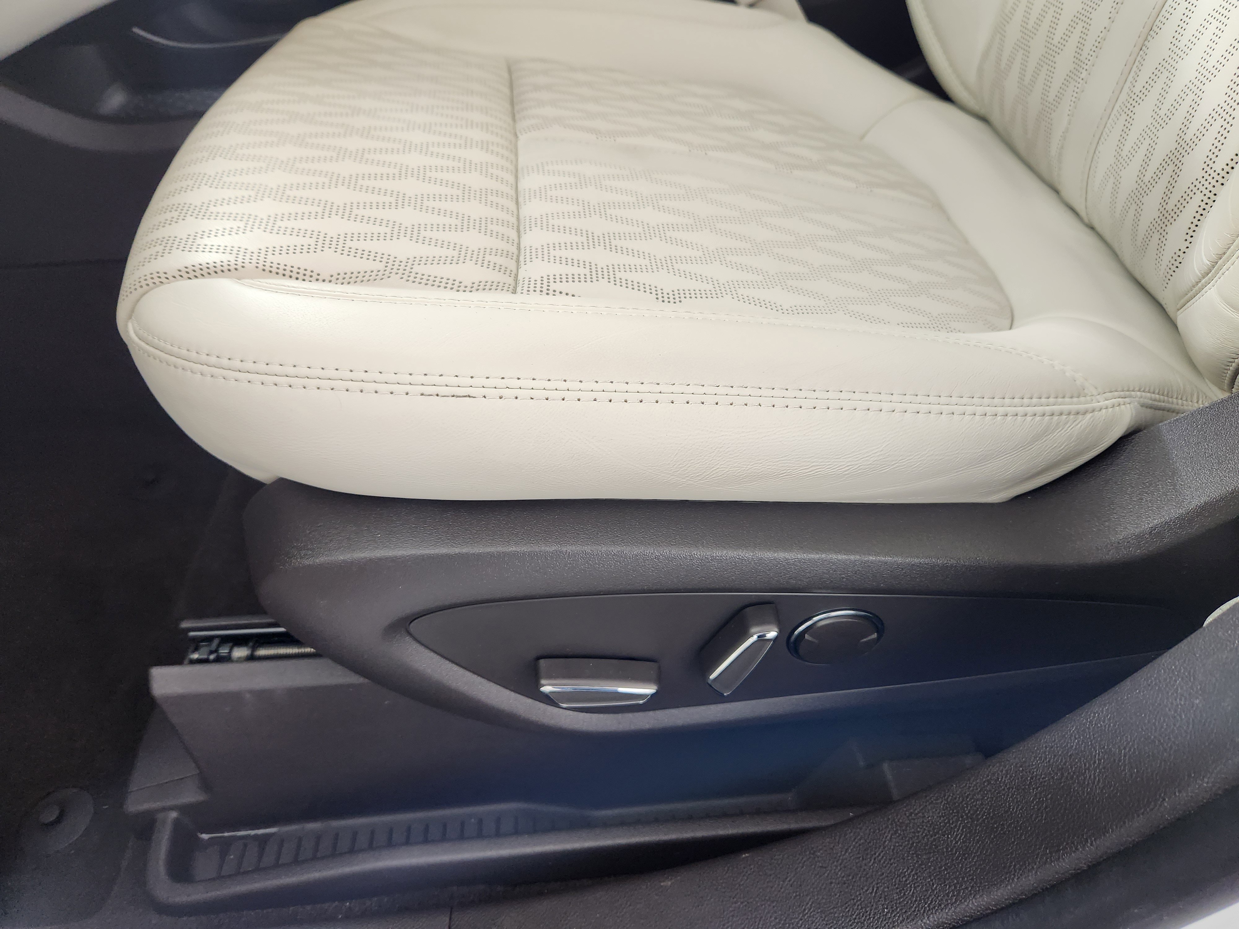 Used 2022 Lincoln Nautilus Black Label w/ Class II Trailer Tow Package image 12