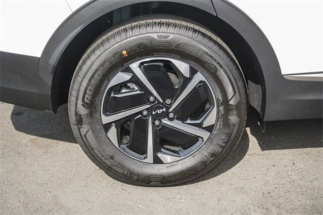 Certified 2025 Kia Sportage LX image 11