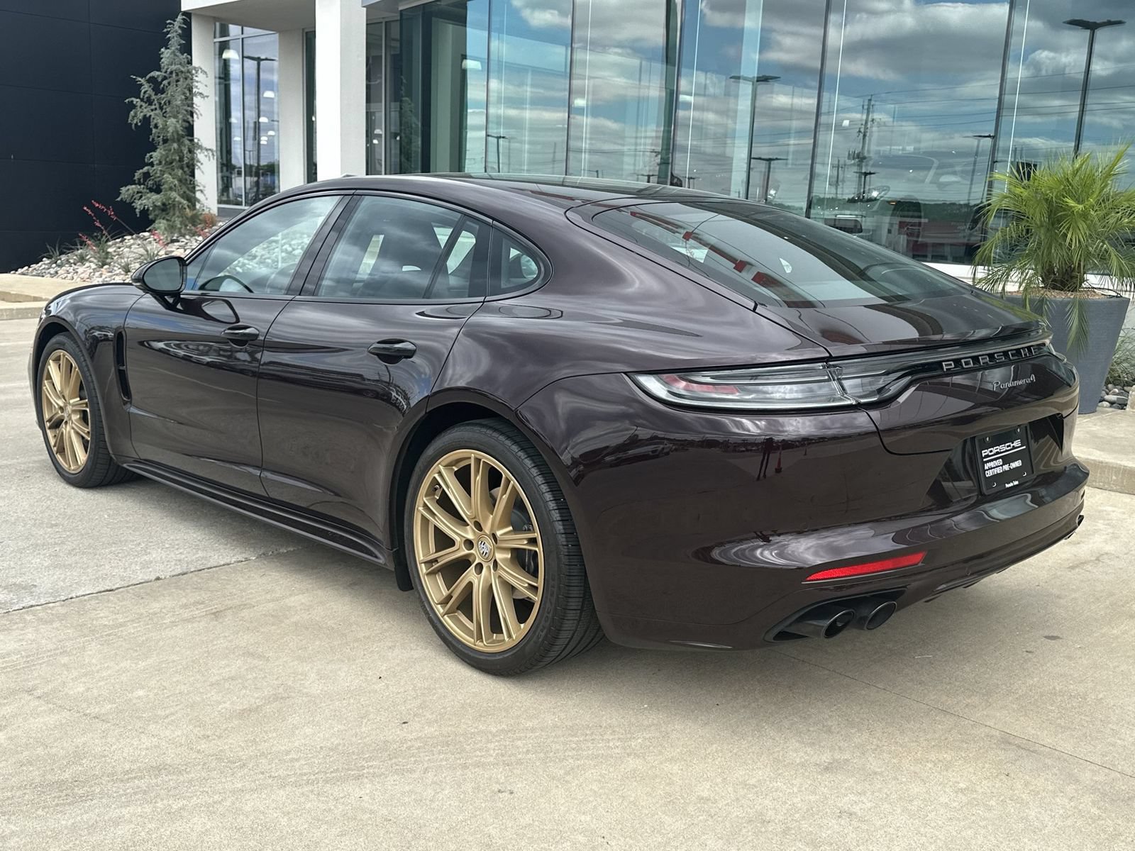 Certified 2023 Porsche Panamera 4 Platinum Edition AWD/4WD image 3