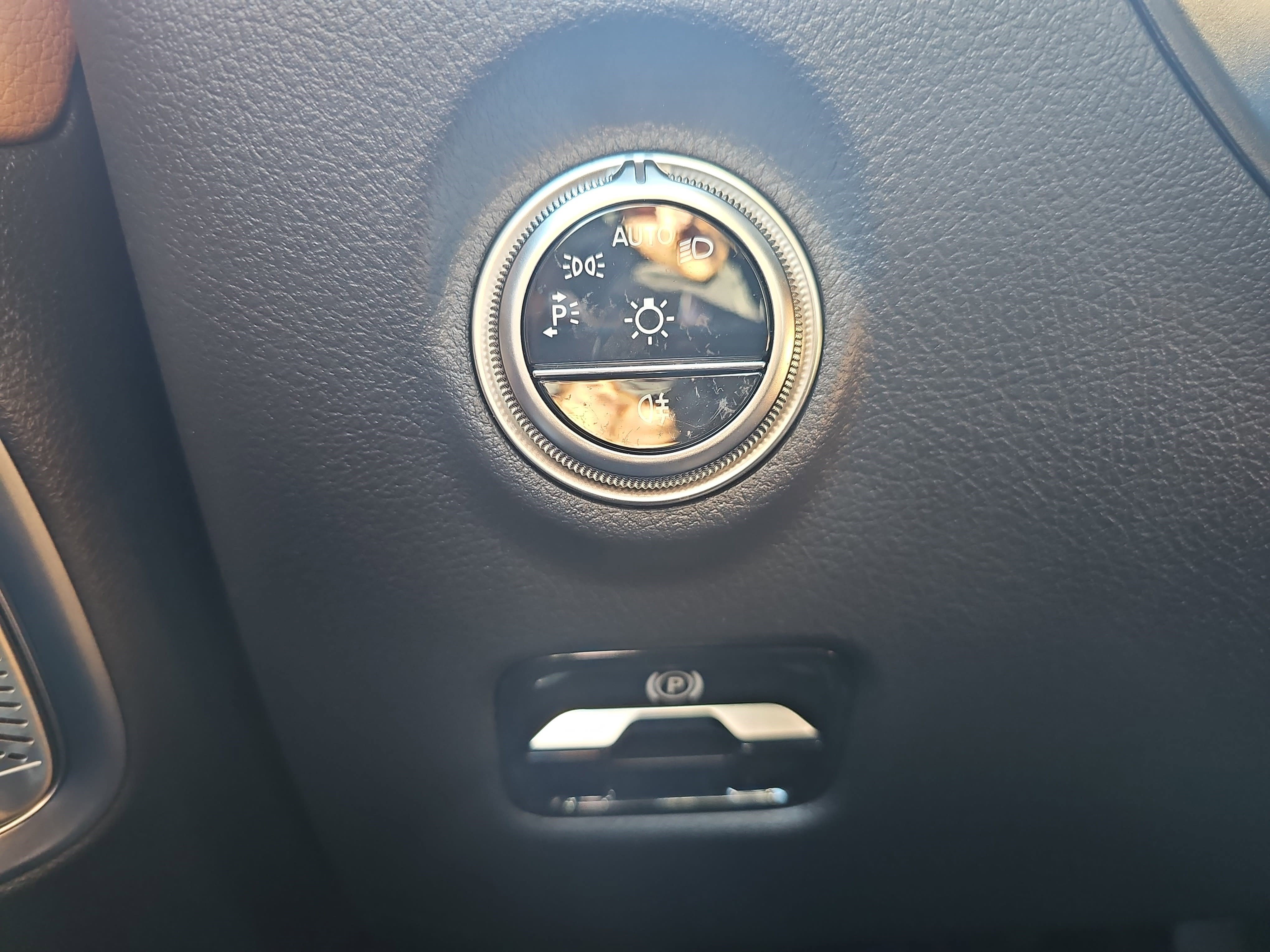 Certified 2025 Mercedes-Benz CLE 300 4MATIC Coupe image 28