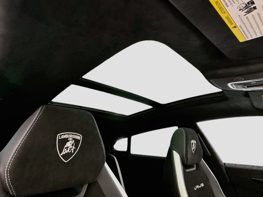 Used 2023 Lamborghini Urus Performante AWD/4WD image 17
