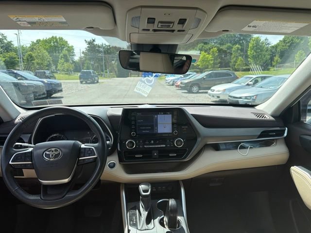 Used 2022 Toyota Highlander XLE AWD/4WD image 22