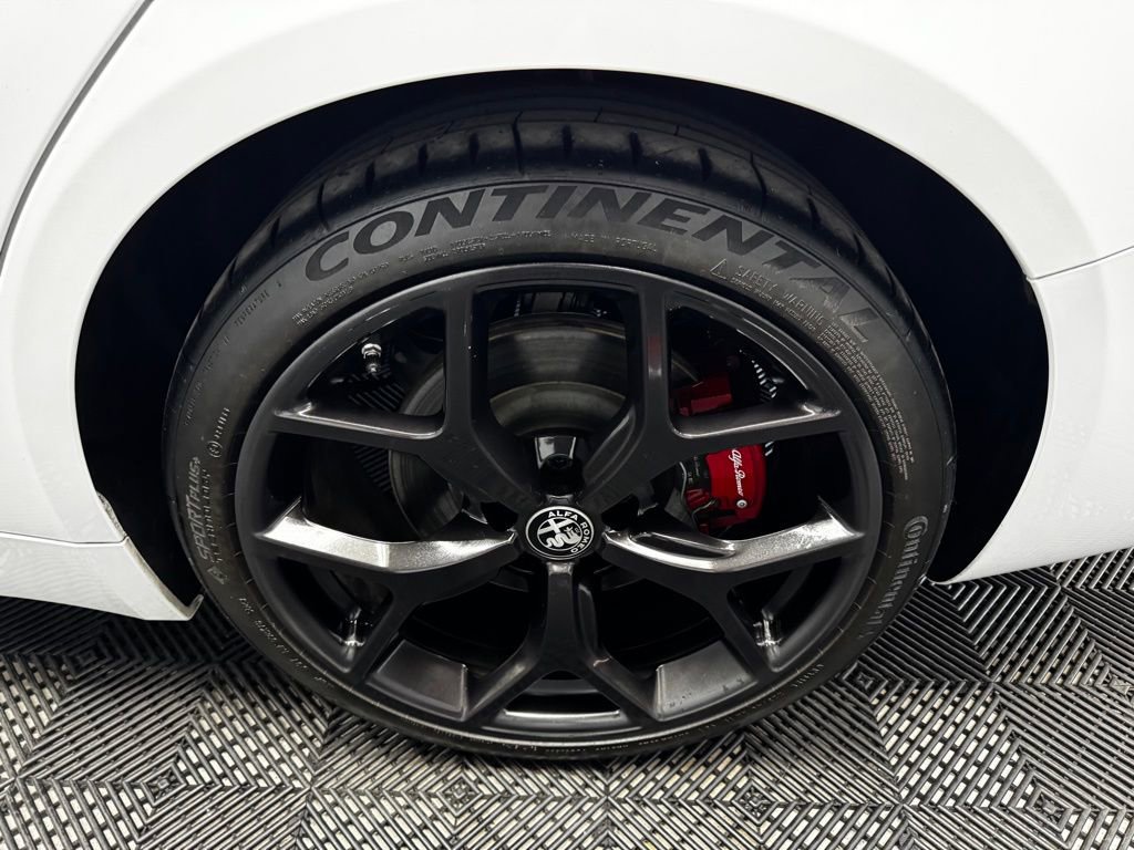 Used 2019 Alfa Romeo Giulia Ti w/ Nero Edizione image 20
