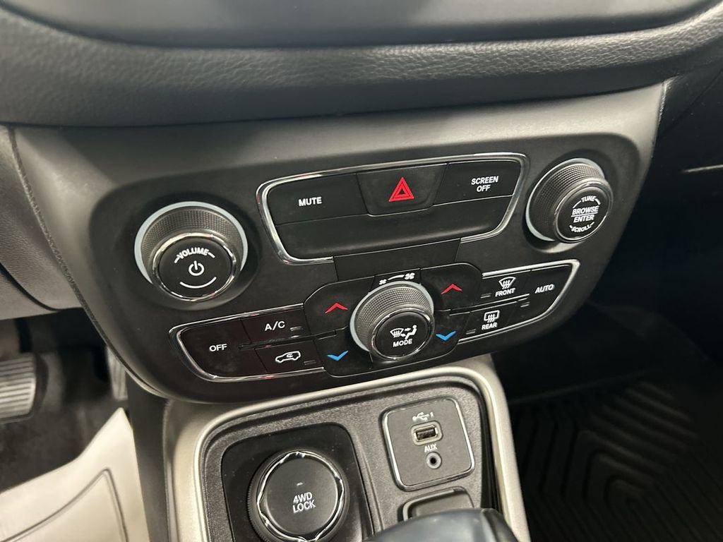 Used 2020 Jeep Compass Latitude w/ Popular Equipment Group AWD/4WD image 16