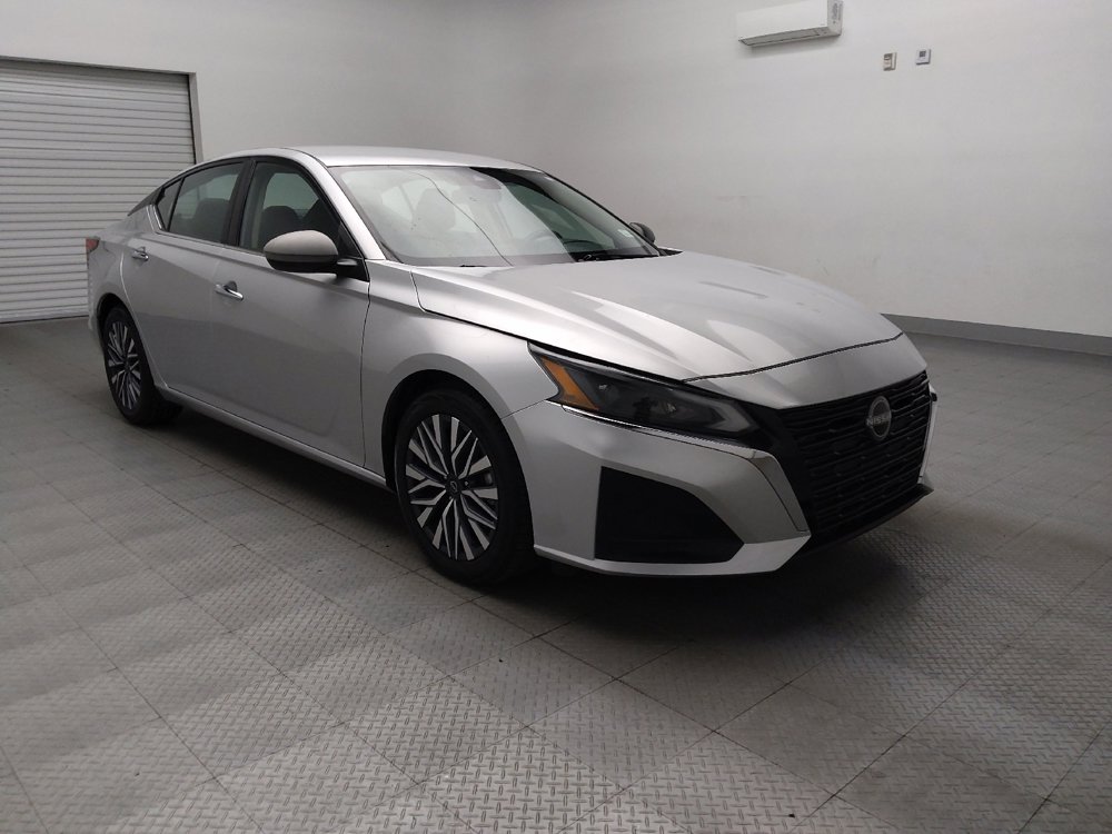 Used 2024 Nissan Altima 2.5 SV image 13