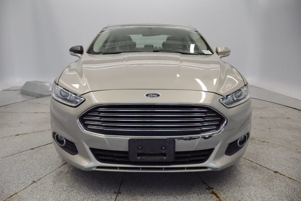 Used 2015 Ford Fusion SE w/ Equipment Group 202A FWD image 2
