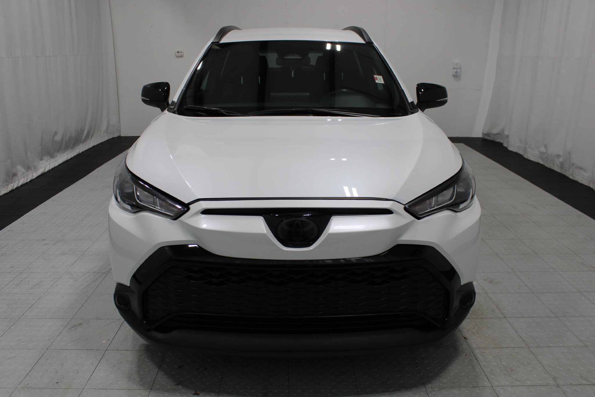 Used 2025 Toyota Corolla Cross AWD Hybrid image 3