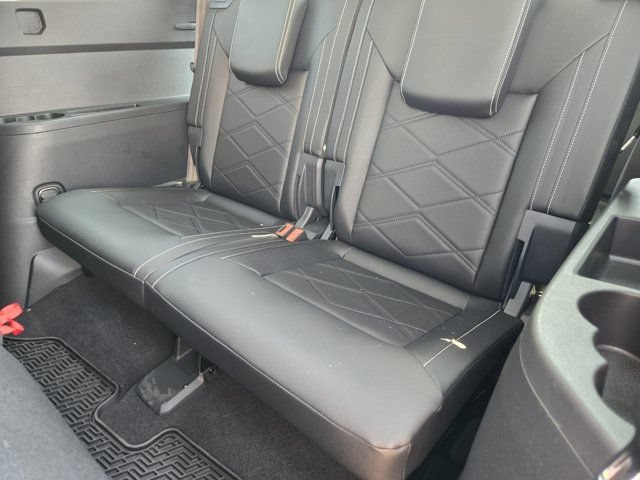 Used 2025 Volkswagen Atlas SE FWD image 29