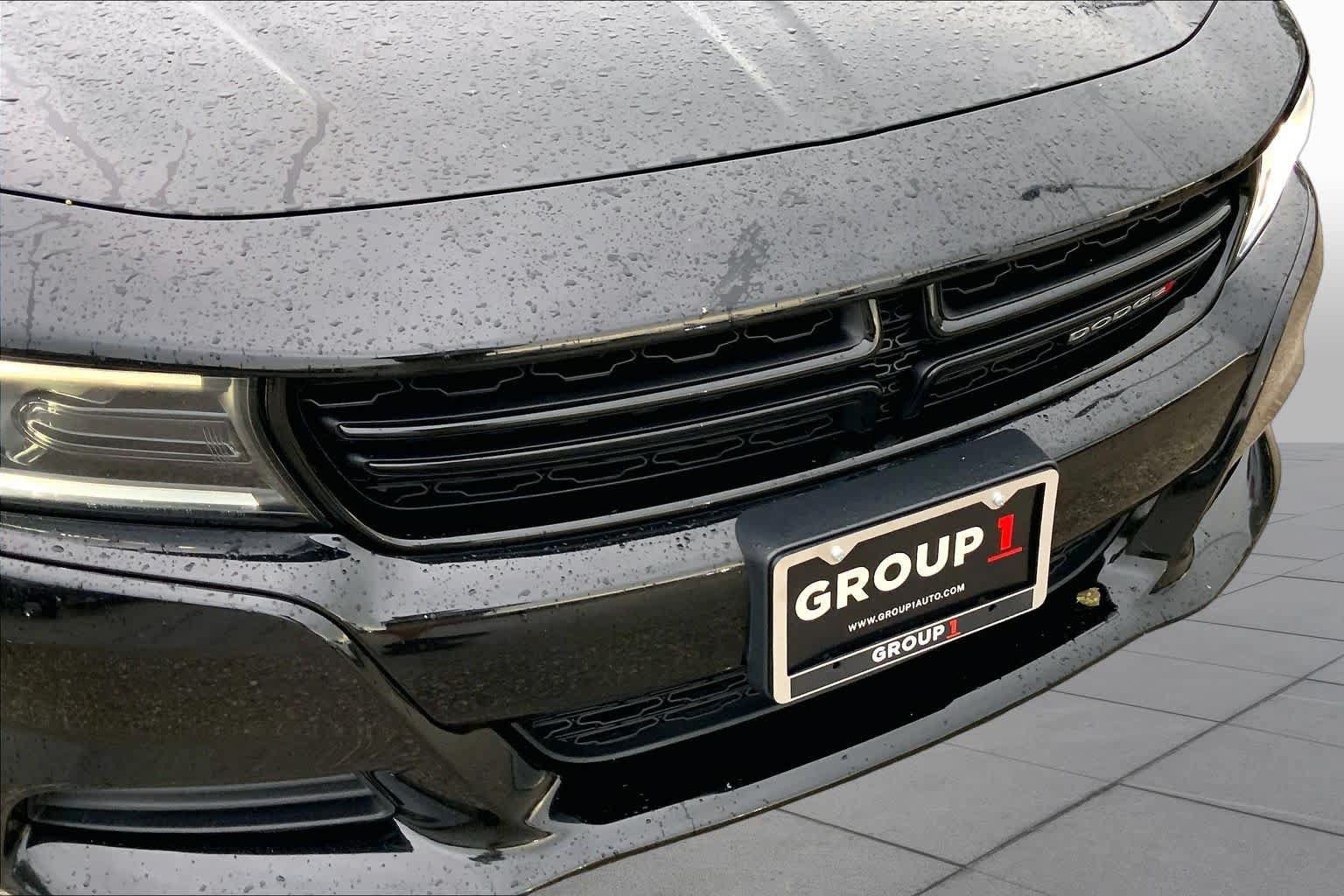 Used 2022 Dodge Charger SXT w/ Leather Interior Group RWD image 28