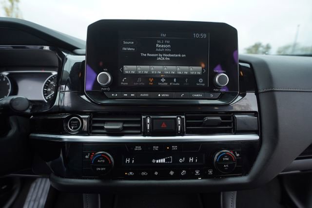 Used 2023 Nissan Pathfinder SV image 29