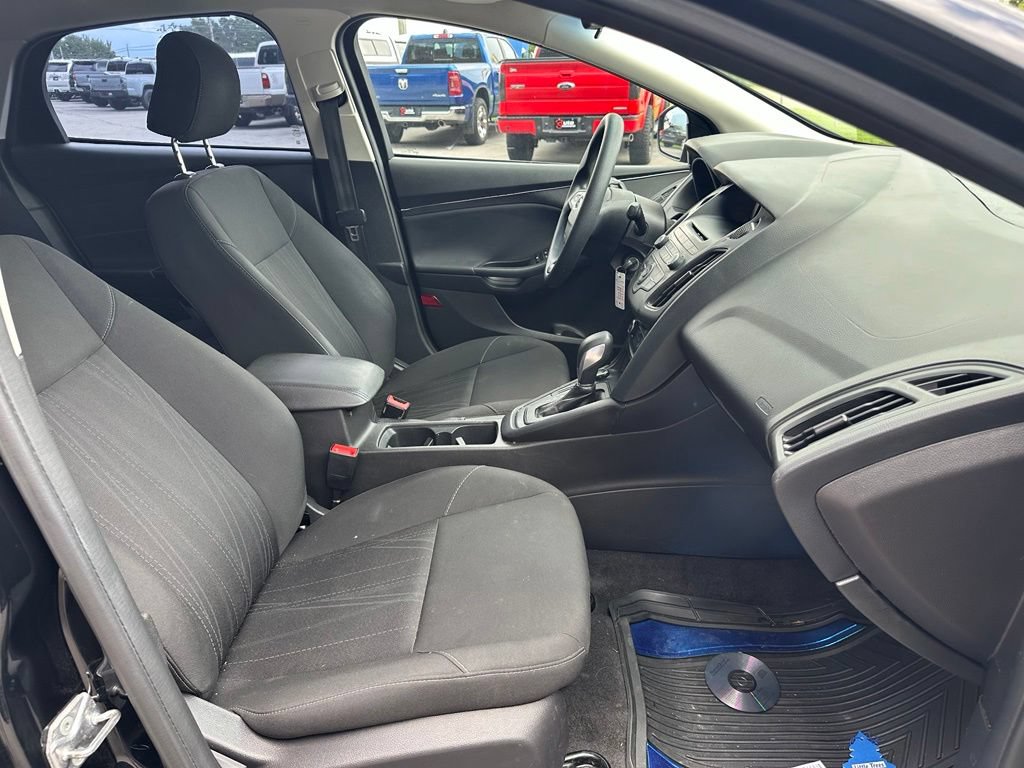 Used 2017 Ford Focus SE FWD image 6