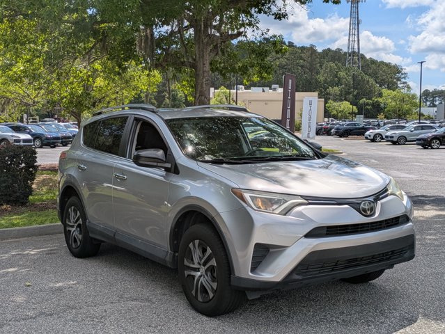 Used 2018 Toyota RAV4 LE FWD video 3