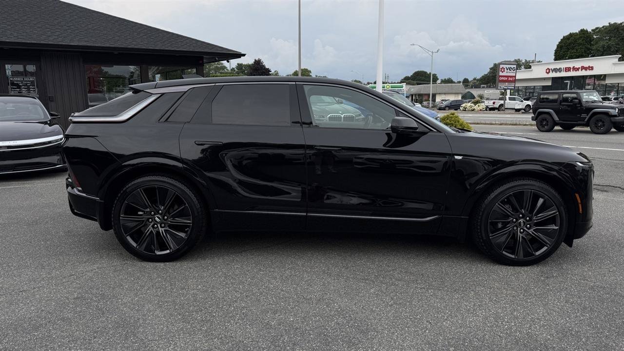 Used 2024 Cadillac Lyriq Sport RWD image 19