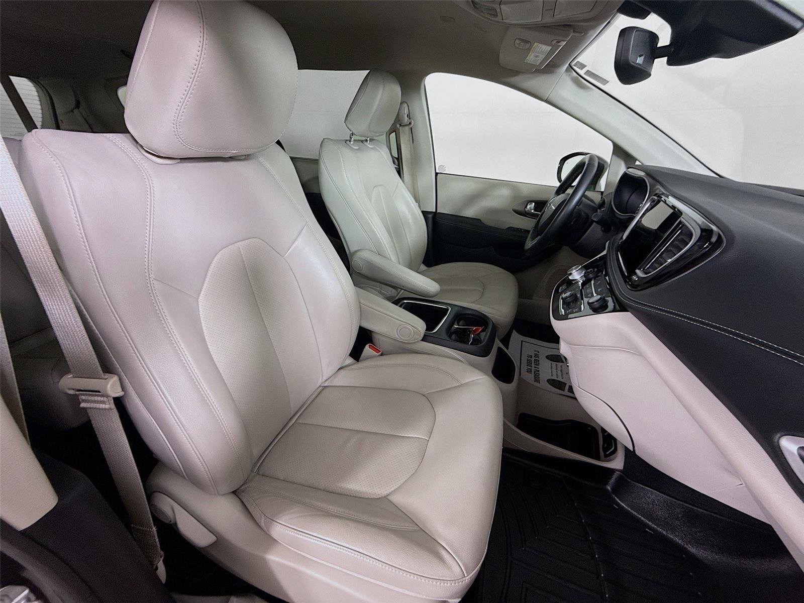 Used 2021 Chrysler Pacifica Touring-L AWD/4WD image 28
