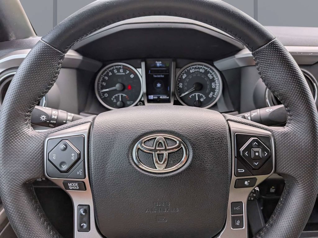 Used 2022 Toyota Tacoma Limited AWD/4WD image 37