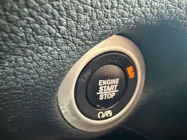 Used 2023 Chrysler Pacifica Touring image 17