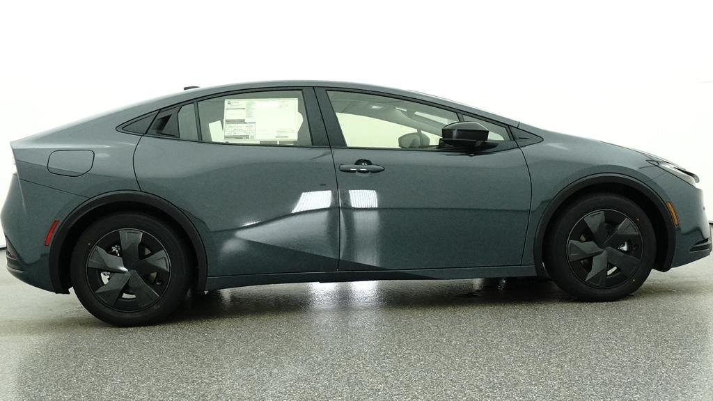 New 2027 Toyota Prius Plug-In Hybrid FWD image 13