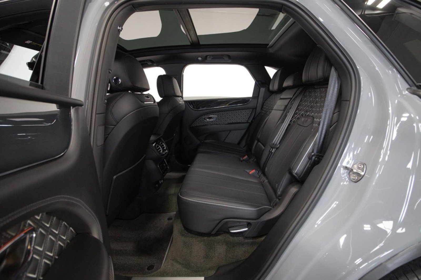 Used 2023 Bentley Bentayga Speed image 50