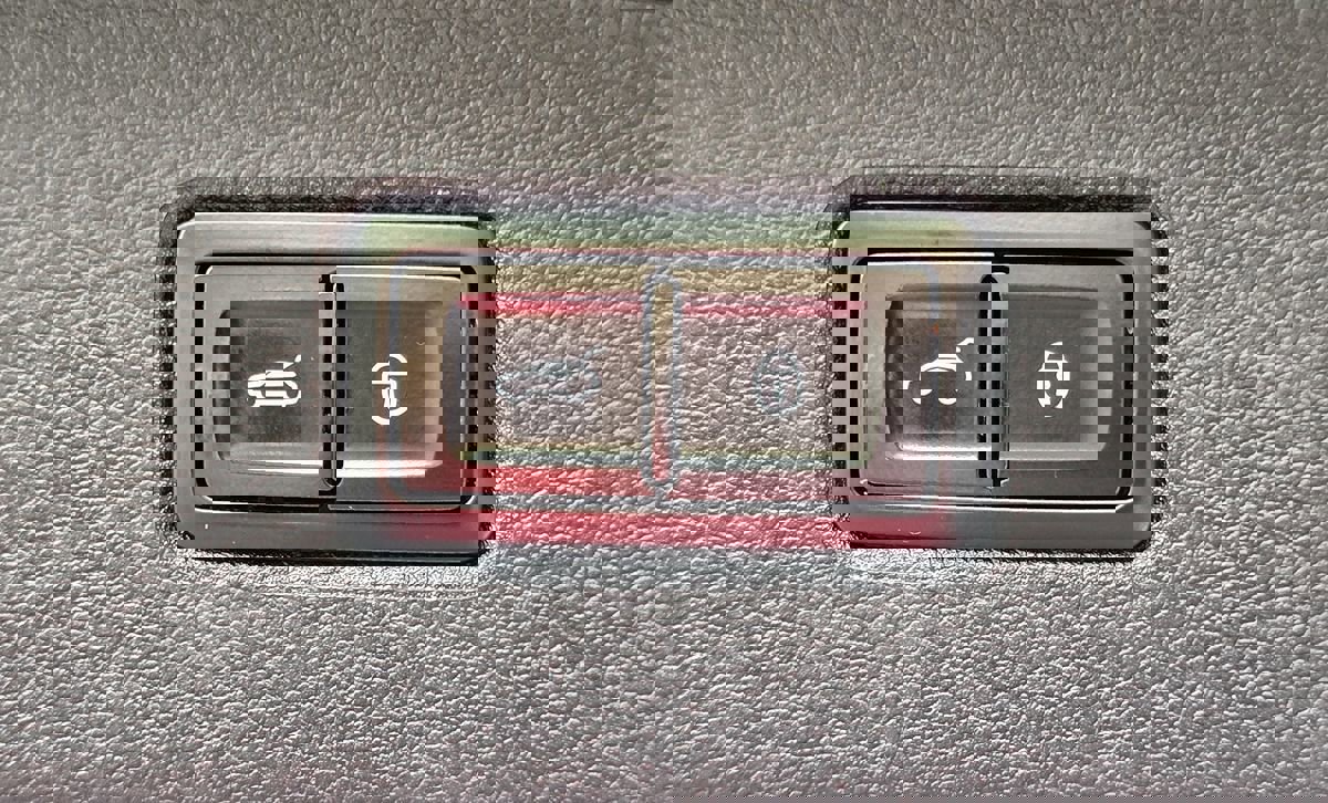 Used 2020 Bentley Bentayga Plug-In Hybrid image 78