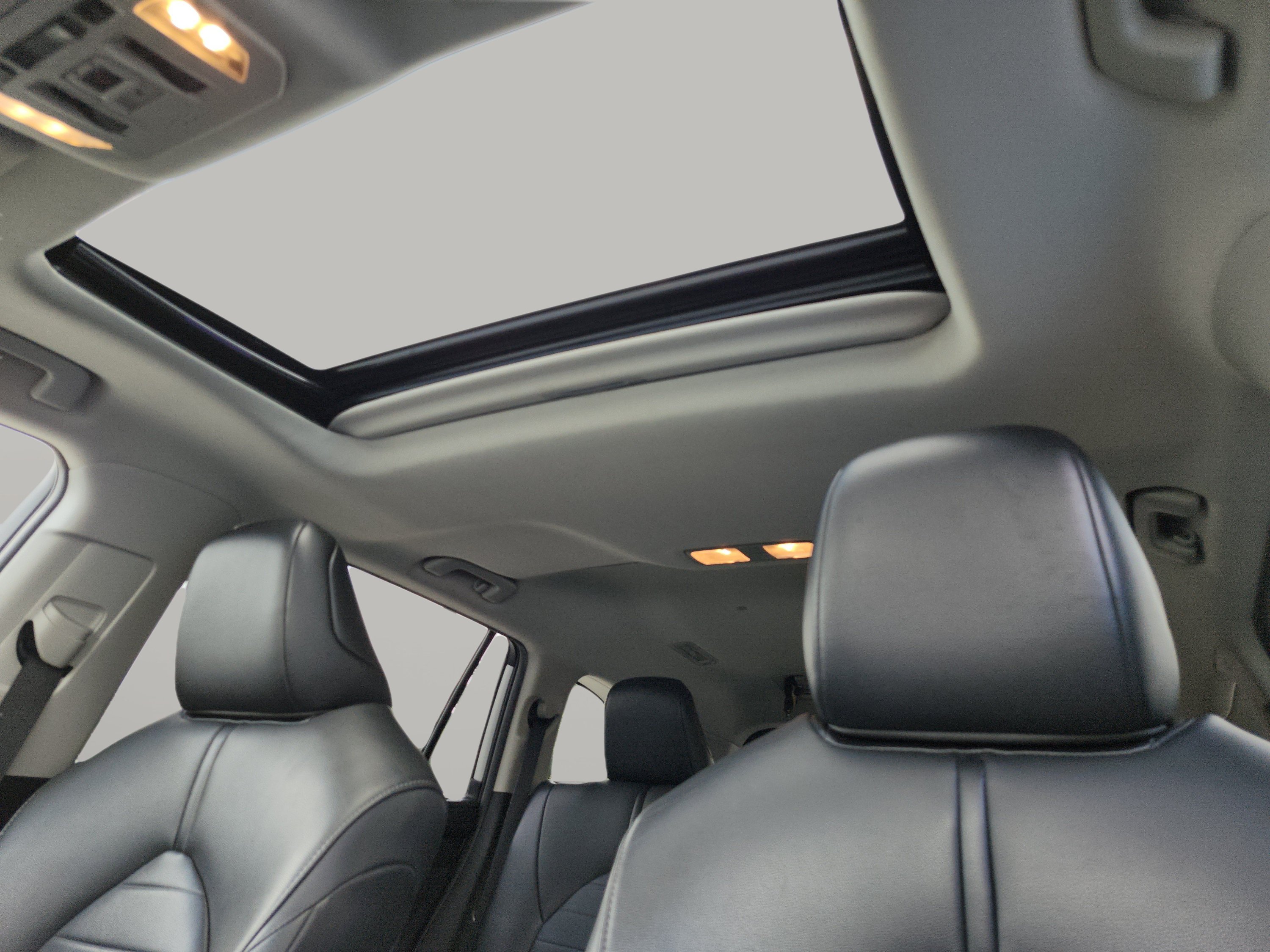 Used 2021 Toyota Highlander XLE FWD image 23
