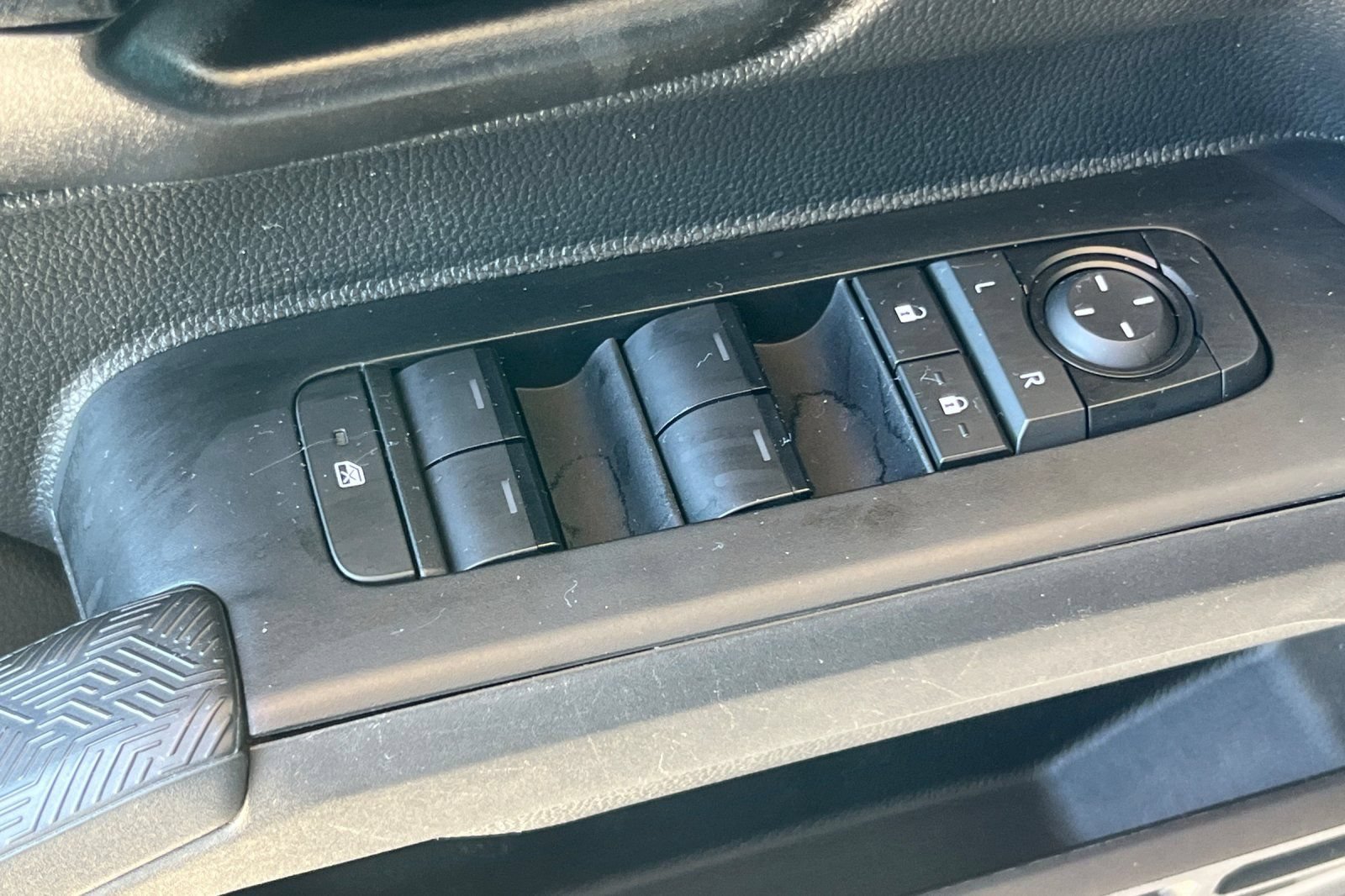 Certified 2024 Toyota Tacoma SR5 AWD/4WD image 14