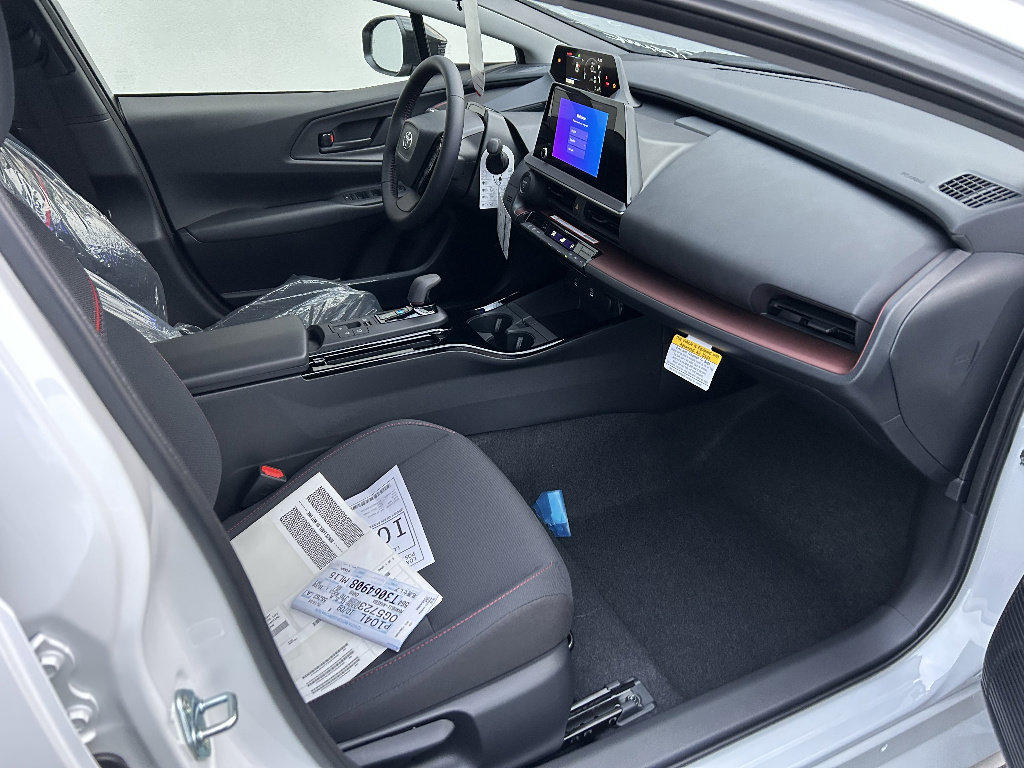 New 2026 Toyota Prius Plug-In Hybrid FWD image 16