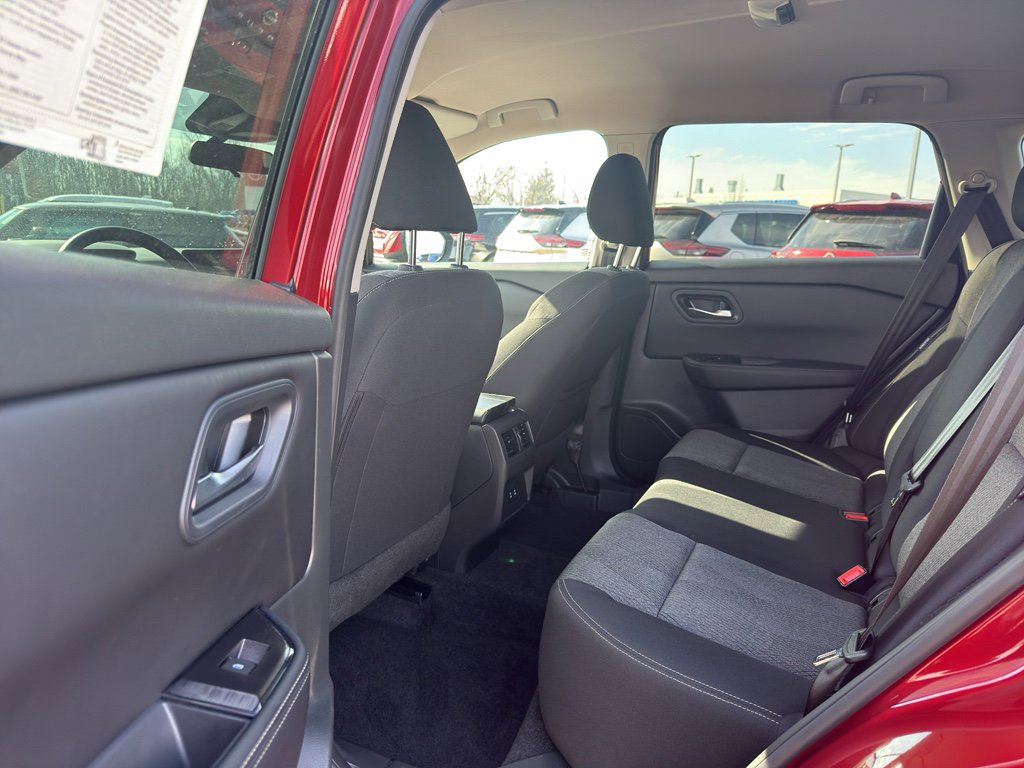 Used 2025 Nissan Rogue SV image 28