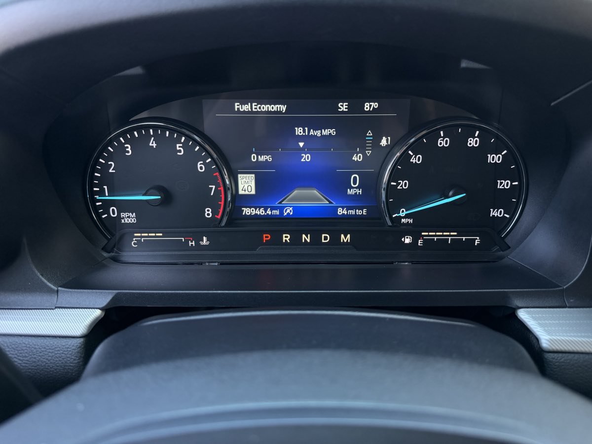 Used 2020 Ford Explorer XLT w/ Equipment Group 202A AWD/4WD image 32