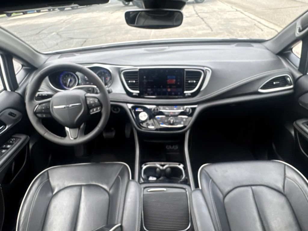 Used 2025 Chrysler Pacifica Limited FWD image 27