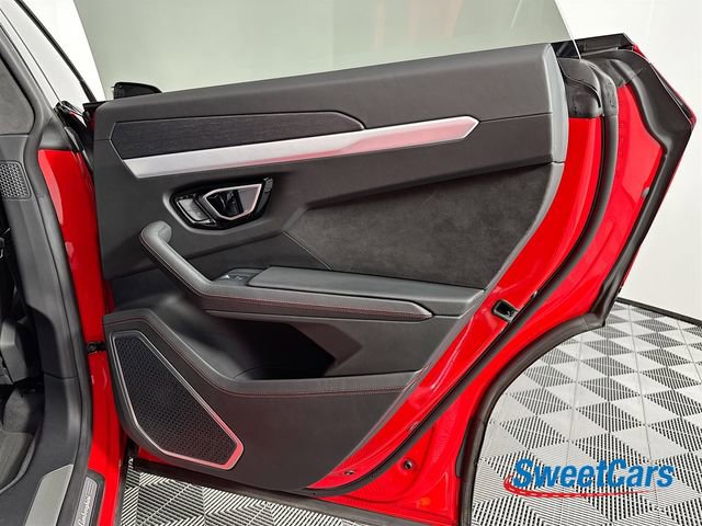Used 2020 Lamborghini Urus image 45